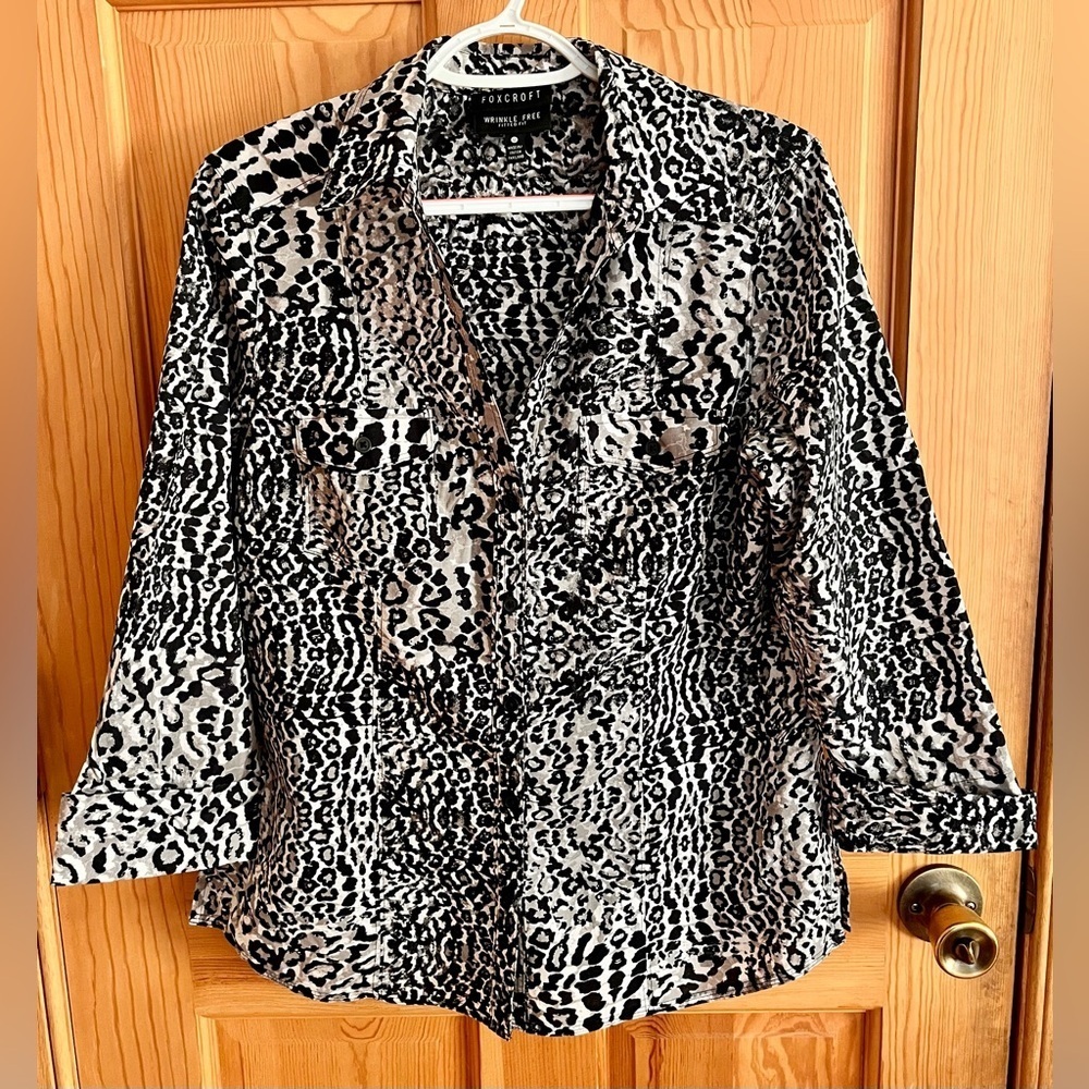 Foxcroft Wrinkle Free Leopard Print Button Down Blouse Size 12 Black White Top